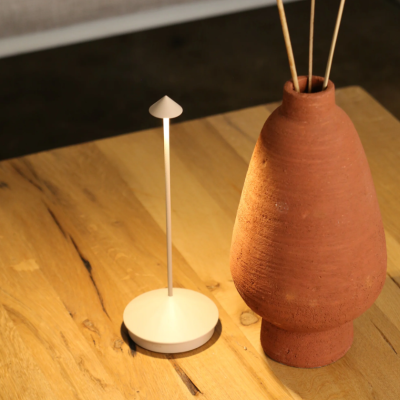 Zafferano Επιτραπέζιο Φωτιστικό Pina table lamp Λευκή απόχρωση