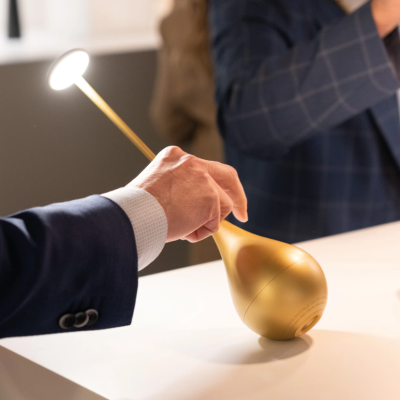 Zafferano επαναφορτιζόμενο φωτιστικό Dondolina table lamp Χρυσό Ματ