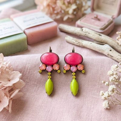 Χειροποίητα Κρεμαστά Σκουλαρίκια Dimitriadis – Magenta & Lime με Κρύσταλλους Swarovski