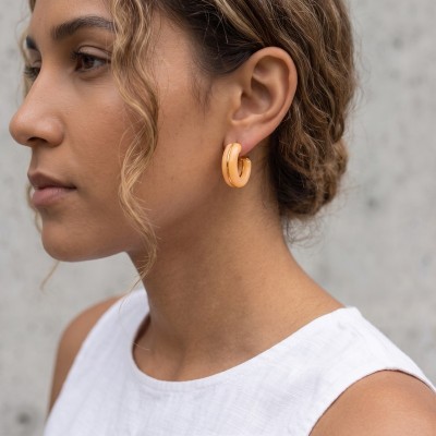 Chunky Κρίκοι με Peach/Nude & Χρυσή Λεπτομέρεια – GREKAS JEWELRY