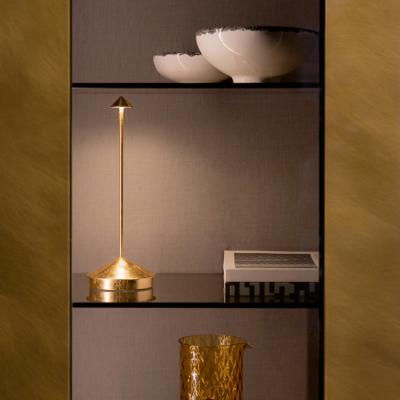 Zafferano Επιτραπέζιo Φωτιστικό LED Pina table lamp Χρυσή απόχρωση